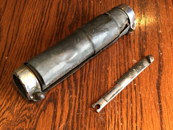 B&B Brown & Barlow throttle twist grip for 1" handlebars on 1920's vintage motorcycles. The 1924 AMAC TT design had some similarities when comparing AMAC & Amal