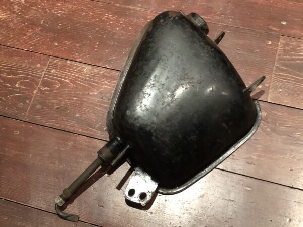 Classic Triumph oil tank for early Unit 500cc models & 1960 Pre-unit 650cc F4476. Vintage Classic Triumph motorcycle spare parts for sale