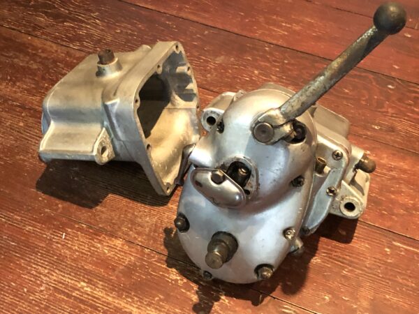 Triumph pre unit slickshift gearbox for swing arm frame. This would fit swinging arm models when you prefer the slick shift mechanism. T110 6T TR6 T120 5T T100