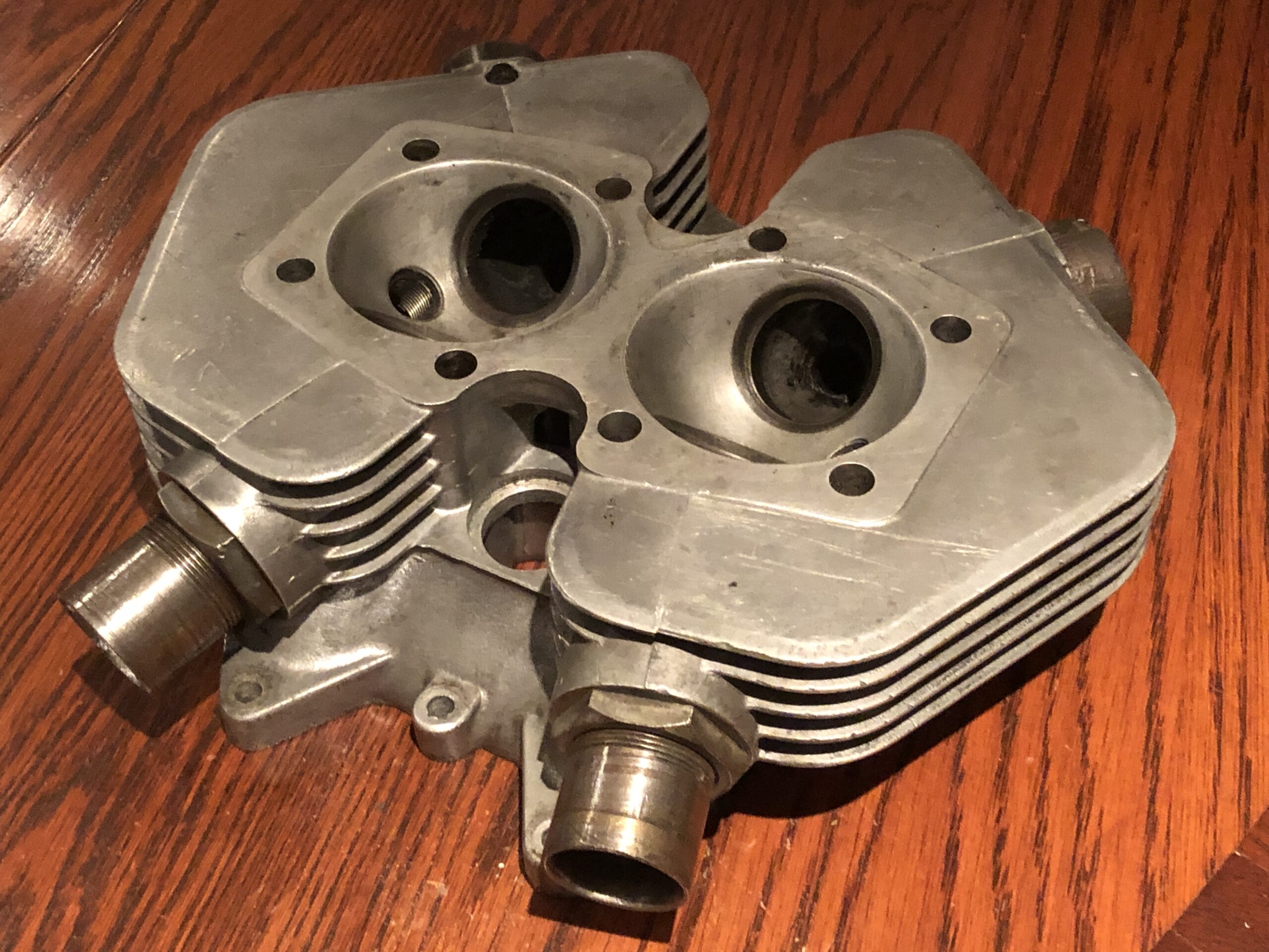 Early 1960's Triumph Splayed Twin Carb Ali Cylinder head E3663 T120 Bonneville TR6 T110 650cc. 8-Stud Triumph 650 cylinder head from 1964. Delta head style