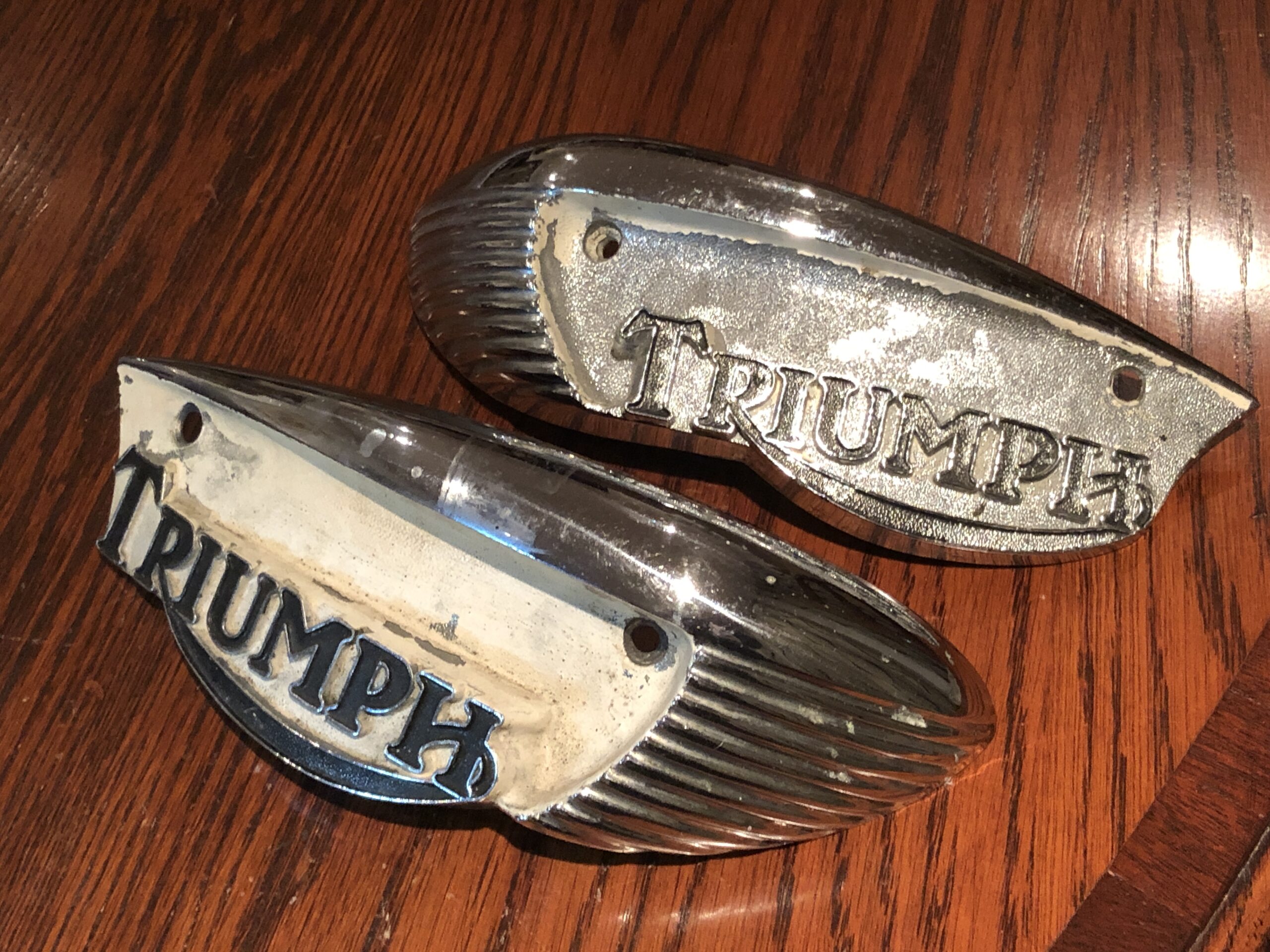 Original 1966-1968 Triumph eyebrow tank badges F6888 F6887. Suits the 1960's Triumph 350cc T90, 500cc T100 models T100c T100T Daytona and 650cc T120 Bonneville