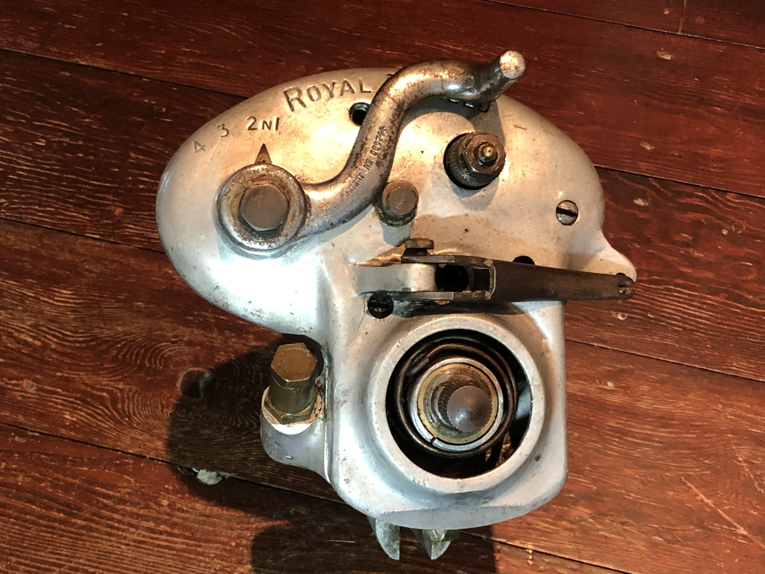 Original heavyweight Royal Enfield Albion 4-speed gearbox with gear lever. Fitted to 350cc 500cc RE Bullet and others. Royal Enfield HGB four speed transmission