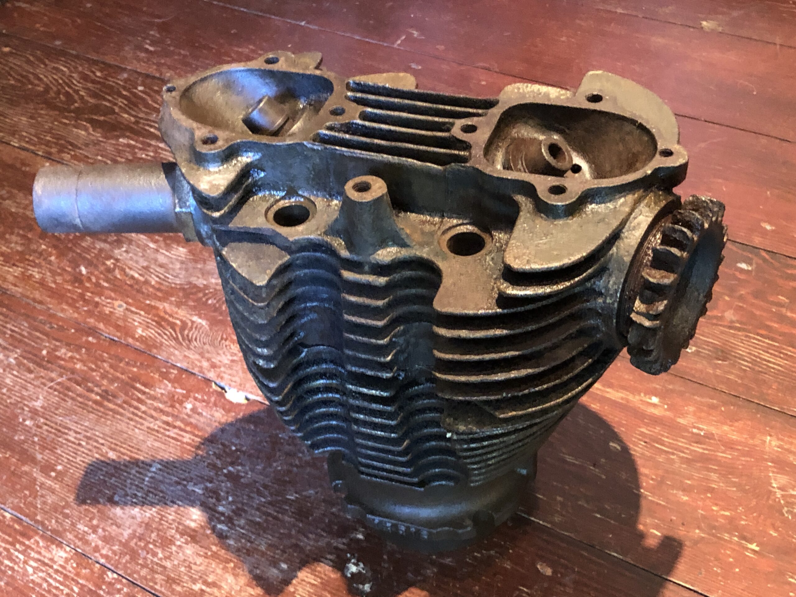 Vintage Norton ES2 cylinder head and barrel for 1940's - 1950's Classic Norton motorcycle. Used second hand Norton motorbike engine parts for the ES2 model